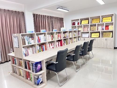 淇县公司挂牌中华全国总工会“职工书屋便利型阅读站点”